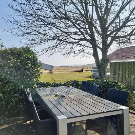 Gemuetliches-ferienhaus-mit-meerblick-und-nah-am-strand Tatil Evi Diernæs