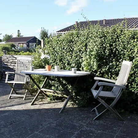 Gemuetliches-ferienhaus-mit-meerblick-und-nah-am-strand *